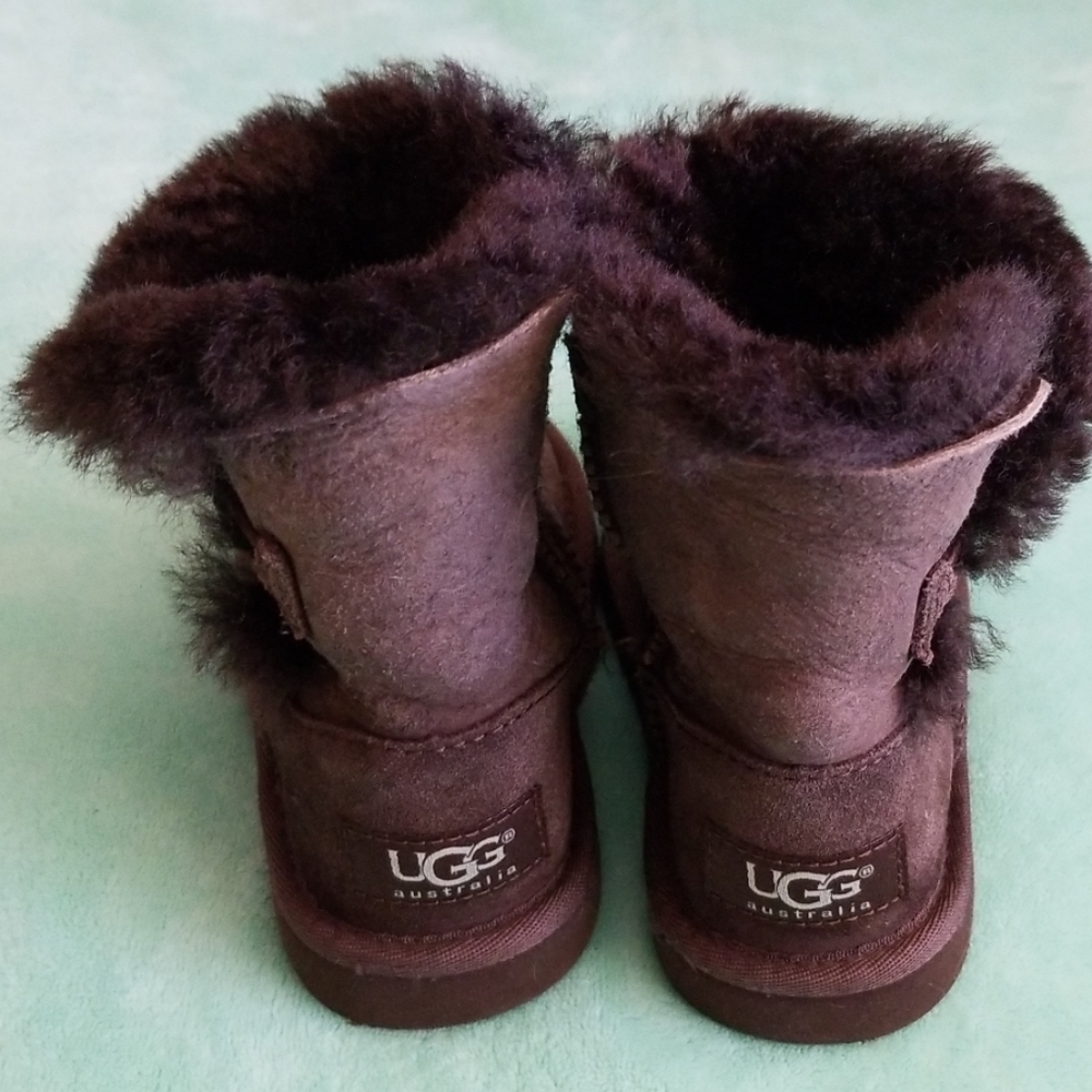 Brown Uggs size 7